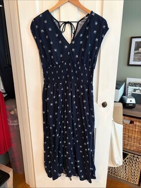 Old Navy Women’s Navy Floral V-Neck Midi Dress, size Small
